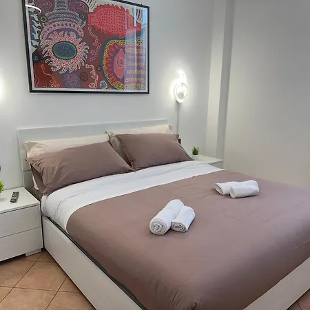 10' Malpensa Airport, Alongside Train Station Apartment *