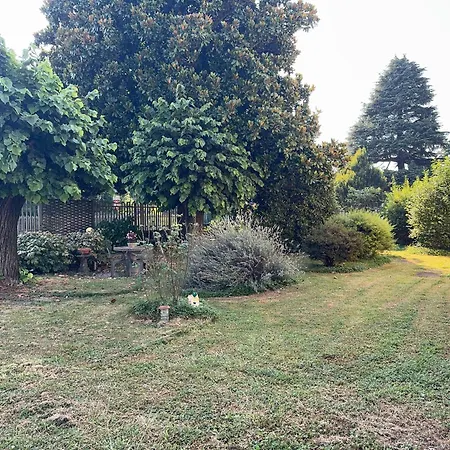 10' Malpensa Airport, Alongside Train Station Apartment *